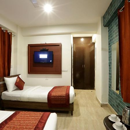 Hotel Airport Star New Delhi Bagian luar foto
