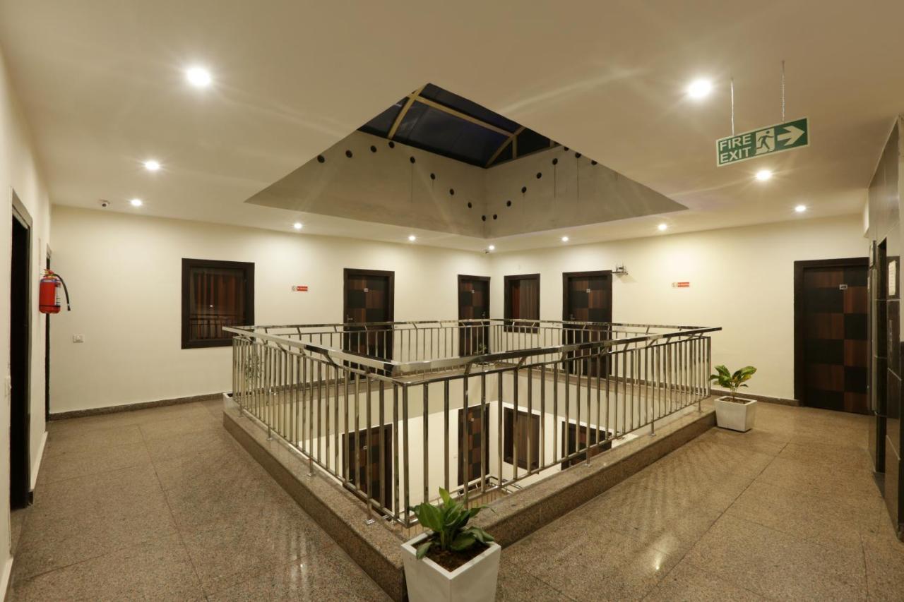 Hotel Airport Star New Delhi Bagian luar foto