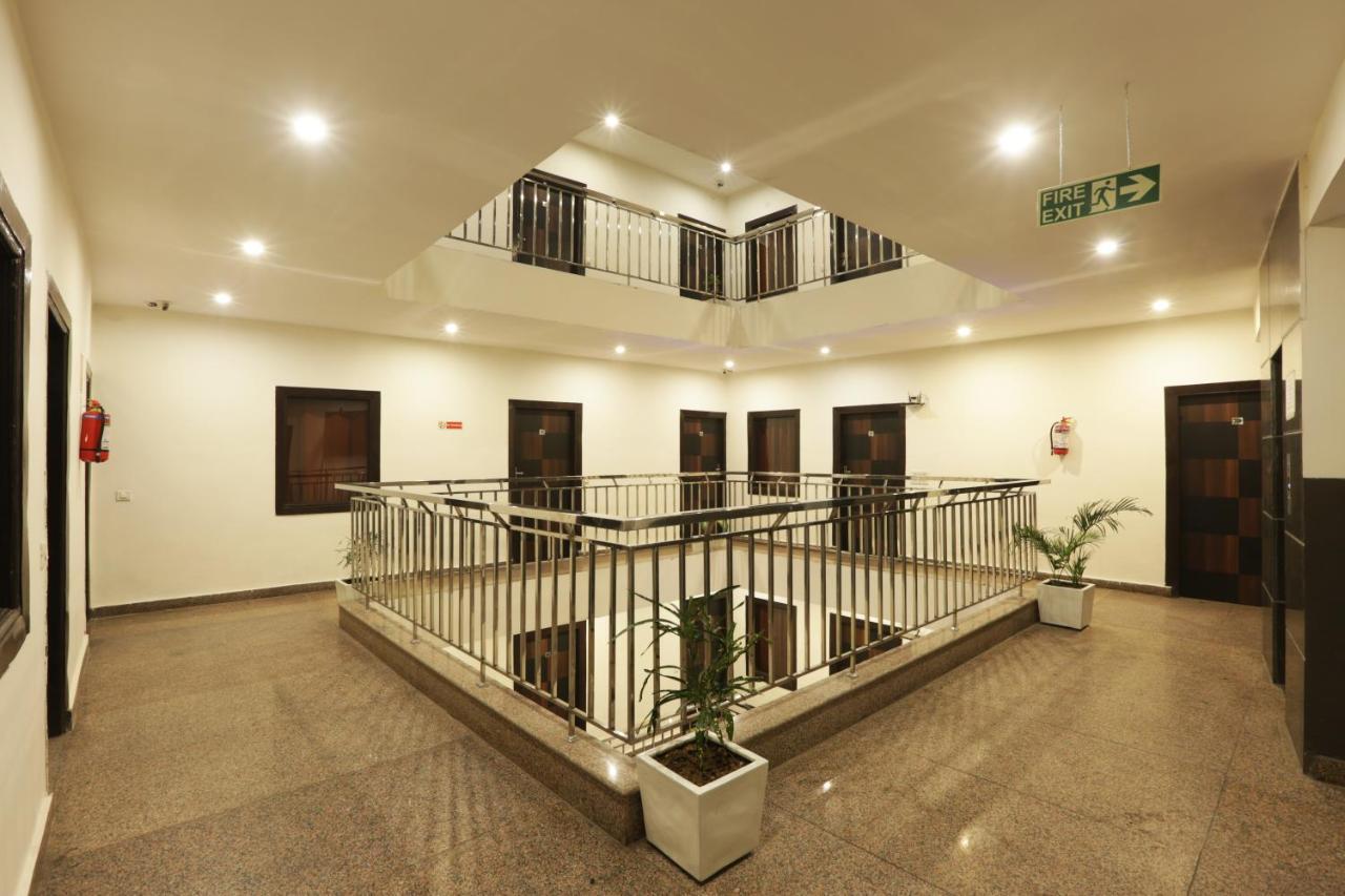 Hotel Airport Star New Delhi Bagian luar foto